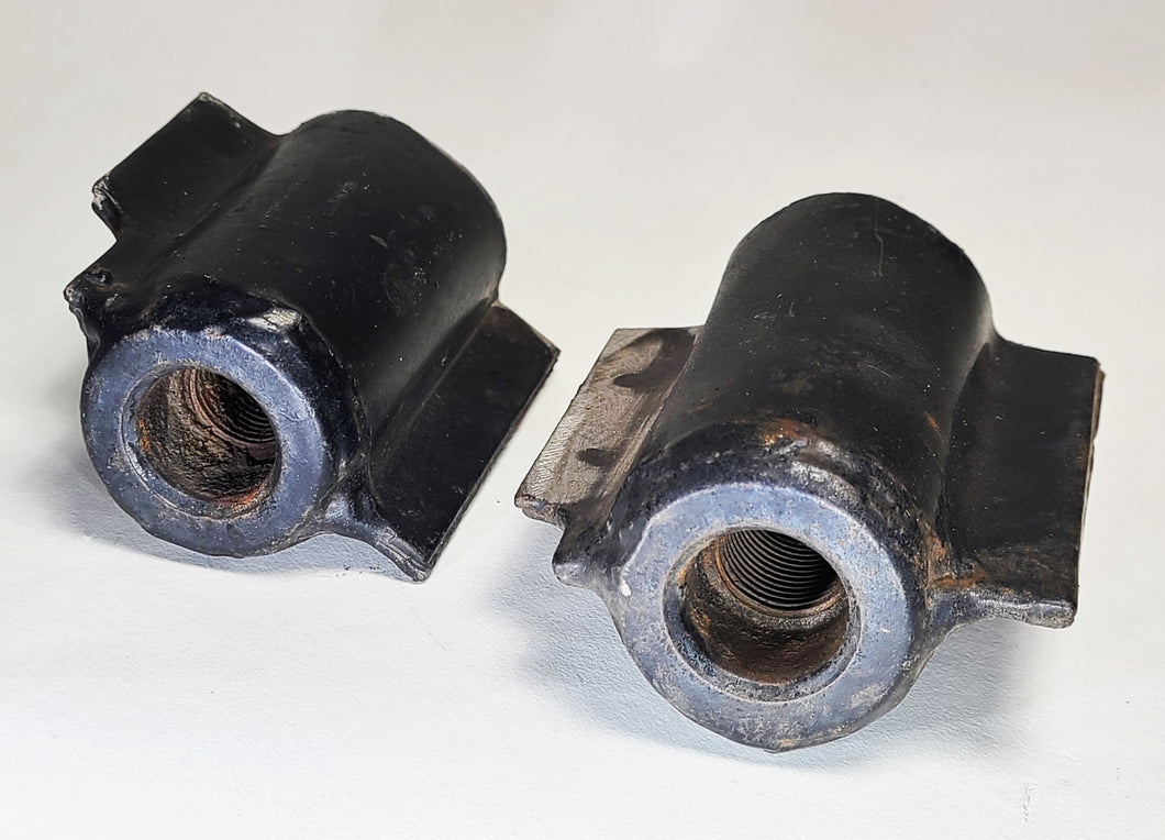 #R20 Framehorn Internal Threaded Bung (USED)